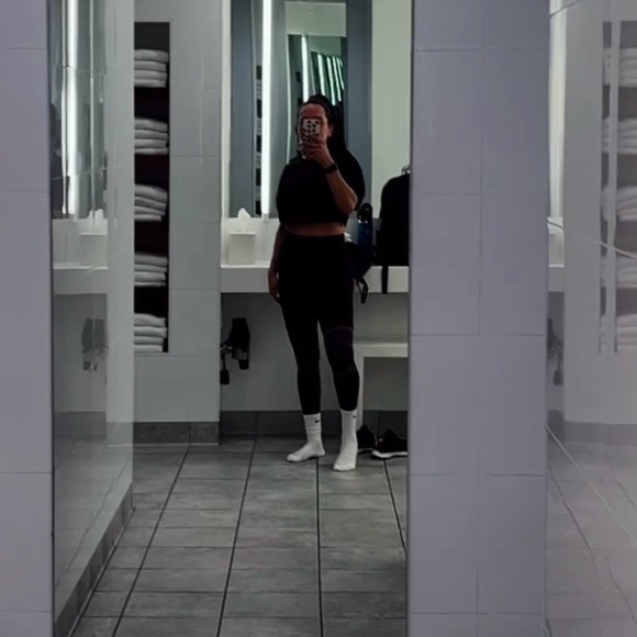 Meet your Posher, Ellie - Picture 1 of 1